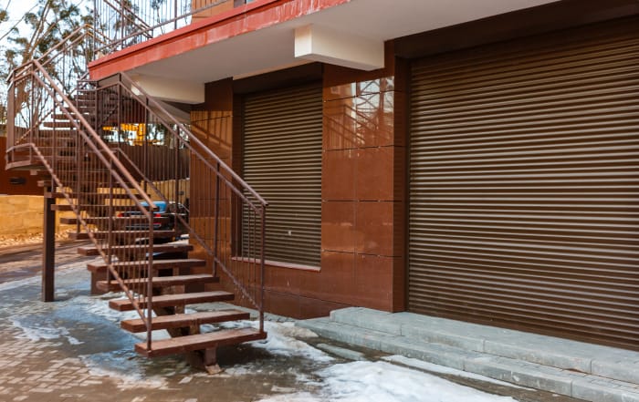 Fasāžu mazgāšana un stiklojuma tīrīšana – droši arī augstumā Tīrīšanas darbi Latvijā Fasāžu mazgāšana un stiklojuma tīrīšana – droši arī augstumā Tīrīšanas darbi Latvijā