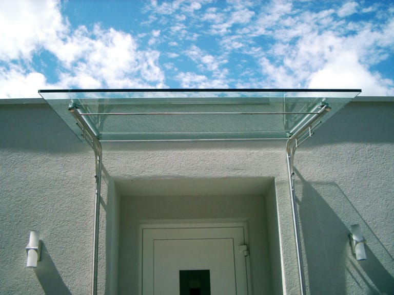 Fasāžu mazgāšana un stiklojuma tīrīšana – droši arī augstumā Tīrīšanas darbi Latvijā Fasāžu mazgāšana un stiklojuma tīrīšana – droši arī augstumā Tīrīšanas darbi Latvijā