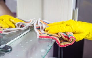 Logu un stiklotu starpsienu mazgāšana Rīgā – birojiem un privātmājām Tīrīšanas darbi Latvijā, telpu uzkopšana Rīgā Logu un stiklotu starpsienu mazgāšana Rīgā – birojiem un privātmājām Tīrīšanas darbi Latvijā, telpu uzkopšana Rīgā
